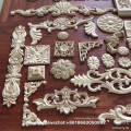 Onlays decorativos tallados en madera para gabinete